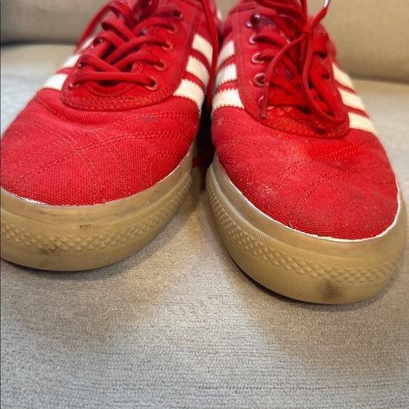 Athletic_Shoes
